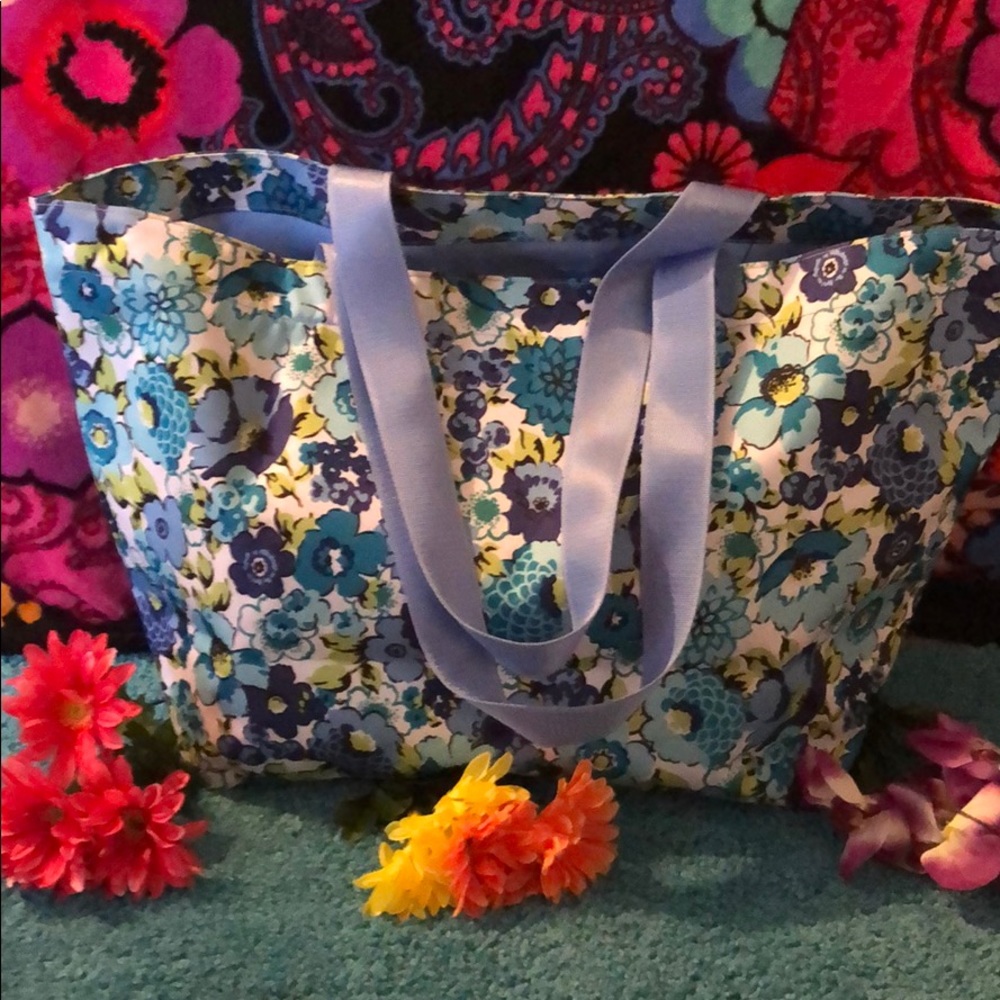 Nwt💕vera bradley lighten up family tote
